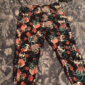 Lula roe queen of hearts leggings